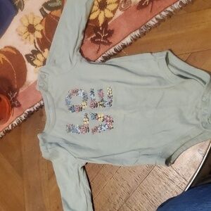 🐻     Garanimals Long-sleeved onesie size 12M